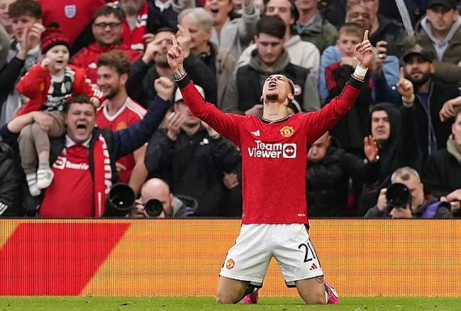 Ảnh bài viết Toàn cảnh Antony "bốc hỏa" vì bị yêu cầu đá hậu vệ