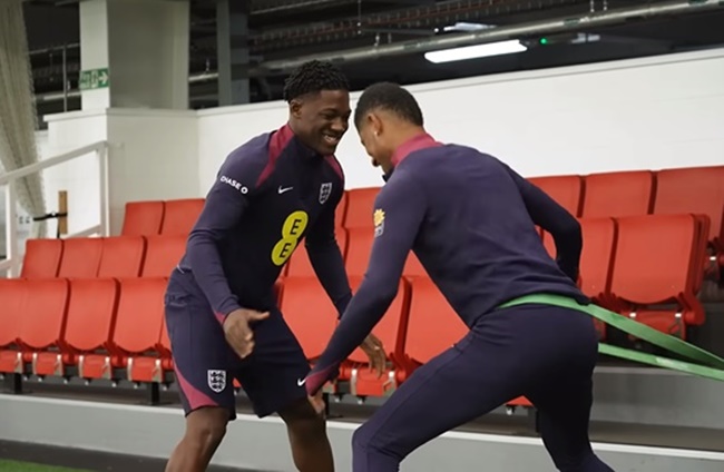 Ảnh bài viết Mainoo - Rashford "dính như sam"; Không thể cản Bellingham