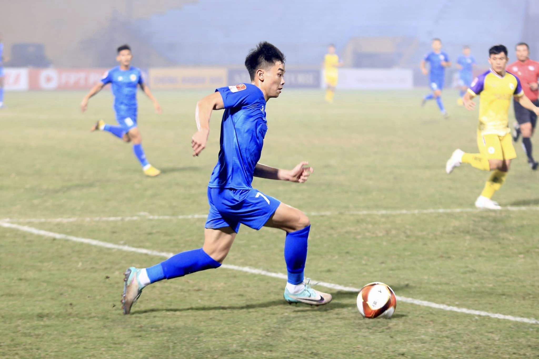 Ảnh bài viết 'Thiếu gia' V-League phá vỡ im lặng về thương vụ chiêu mộ Đình Bắc