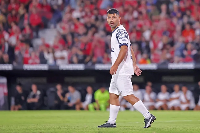 Ngày tái xuất gây chưng hửng của Aguero