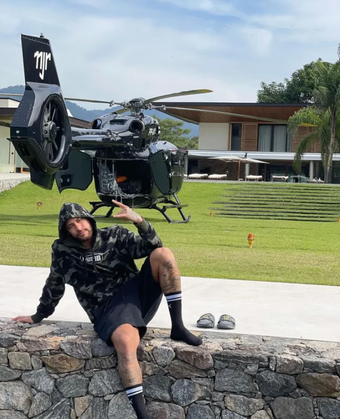 Trực thăng Batman của Neymar bị “cấm” bay 