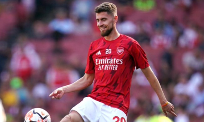 Ảnh bài viết Gã khổng lồ theo sát Jorginho