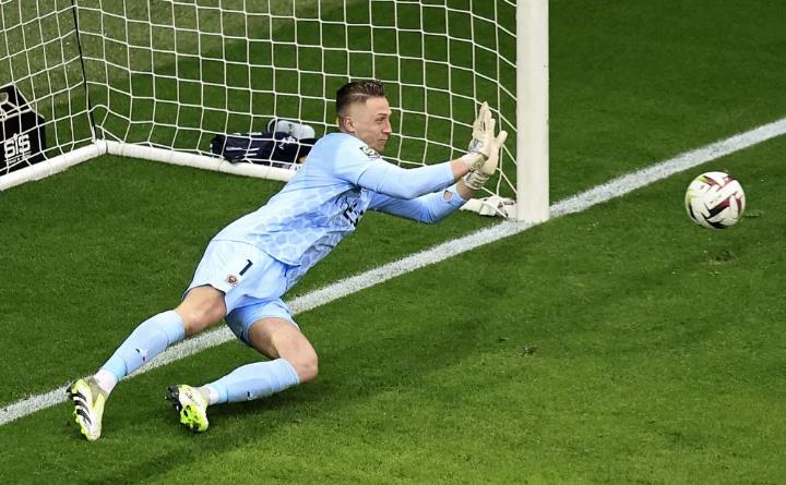 Ảnh bài viết Real Madrid tranh mua thủ môn đang lên với Man United