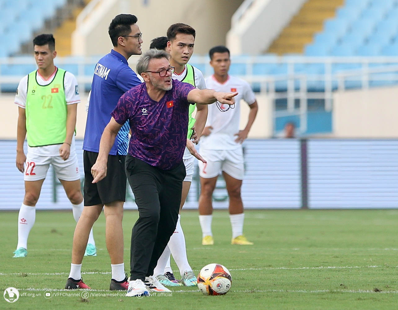 Bất ngờ với cách HLV Troussier thay đổi bóng đá Nhật Bản