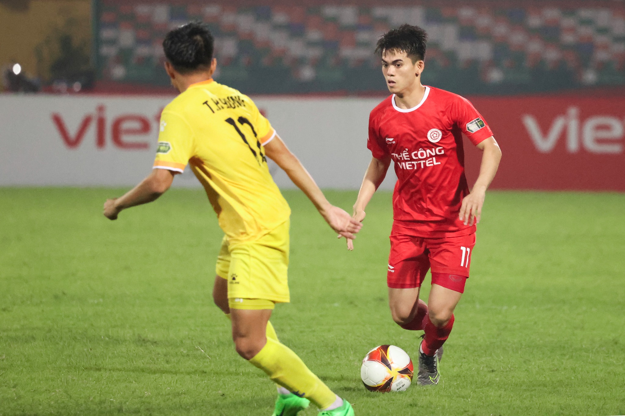 Ảnh bài viết Sân Hàng Đẫy bị 'cắt diện tích', VPF nói gì?