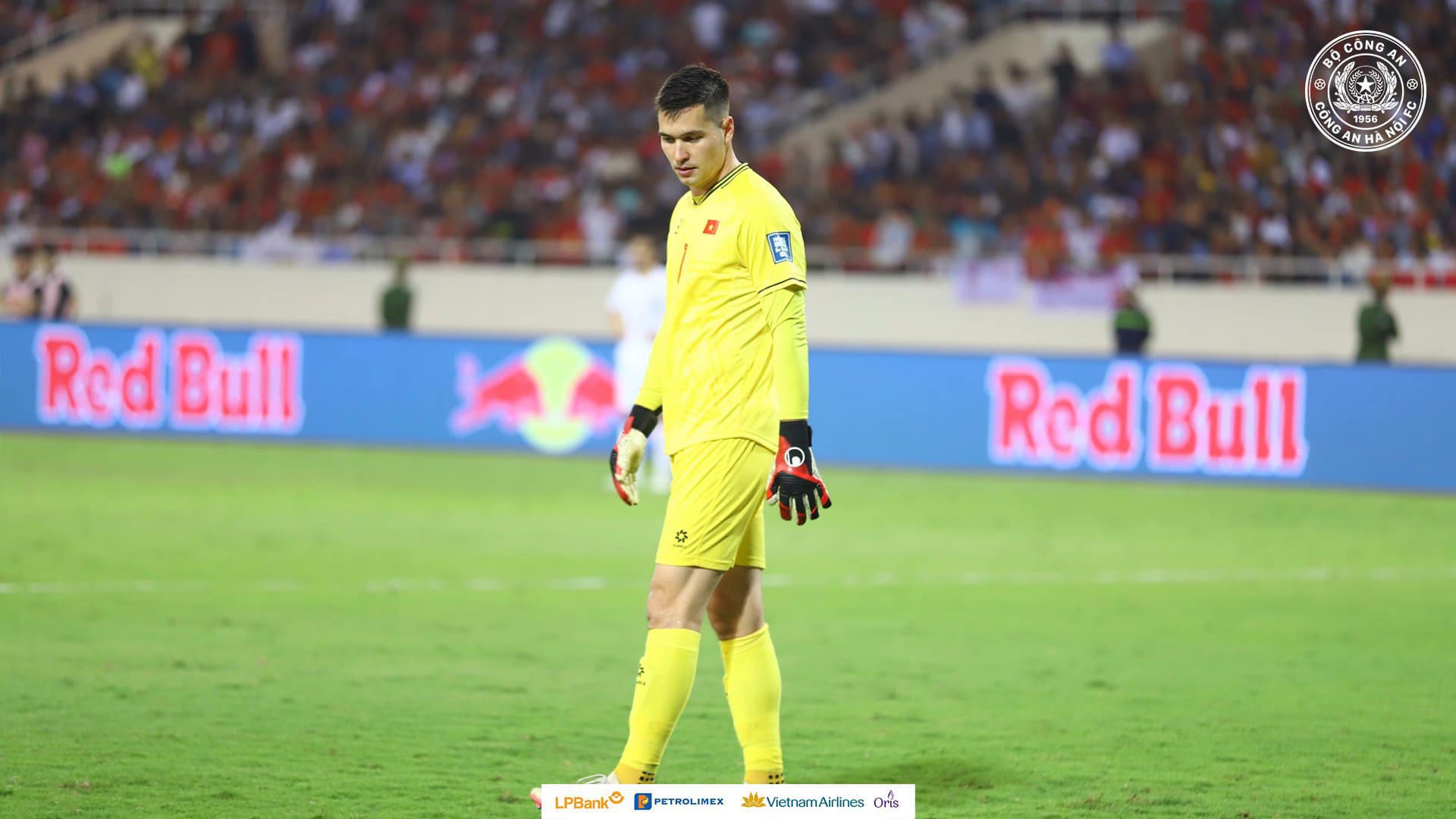 Ảnh bài viết Nguyễn Filip so sánh sân vận động V-League với Nou Camp