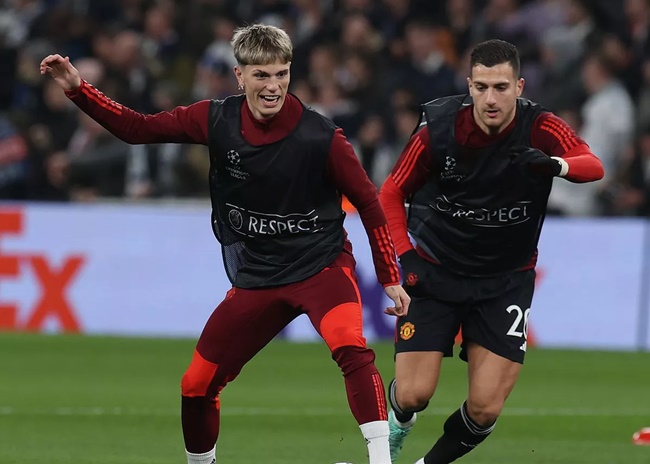 Ảnh bài viết Jeff Stelling: Chỉ có 2 cầu thủ Man Utd trải qua mùa giải tốt