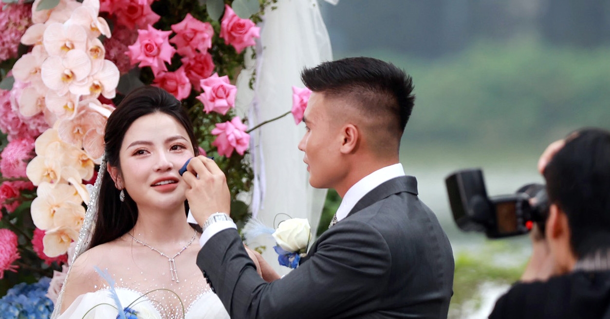 Chu Thanh Huyền nghẹn ngào, Quang Hải bật mí