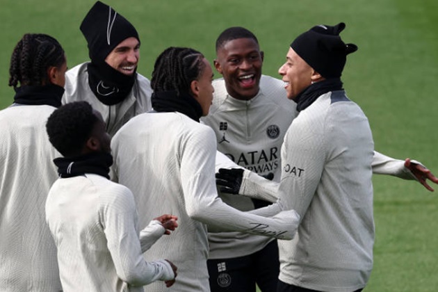 Ảnh bài viết Chủ tịch xuống sân tập; Thái độ của Mbappe trước màn đại chiến Barca