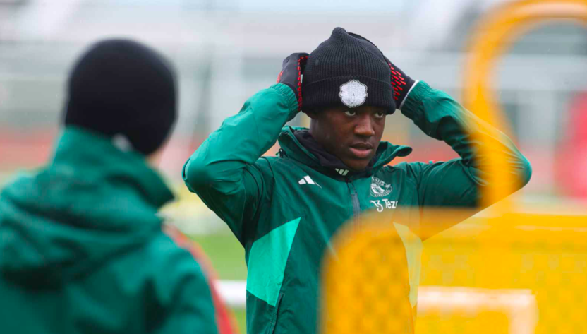 Ảnh bài viết Cái tên lạ hoắc xuất hiện; Mainoo gây chú ý trên sân tập M.U