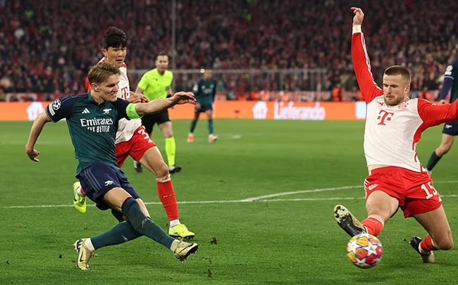 Ảnh bài viết Odegaard hét vào mặt trọng tài