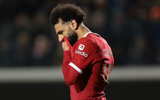 Crouch "dìm hàng" Salah