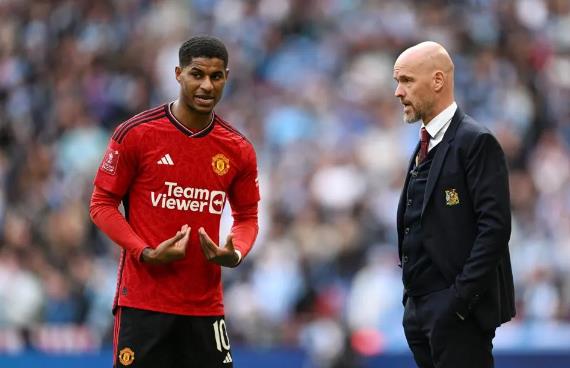 Ten Hag đang làm gì vậy?