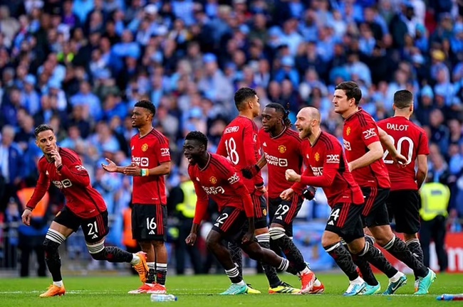 Ten Hag bảo vệ Antony trước chỉ trích