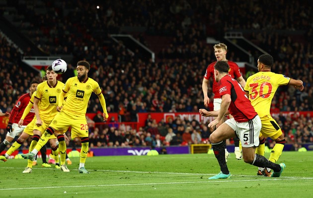 Ảnh bài viết Ghi 2 bàn trong 4 phút, Man United ngược dòng hạ Sheffield United