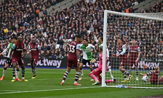 Ảnh bài viết Sụp đổ tại London, Liverpool coi như giương cờ trắng