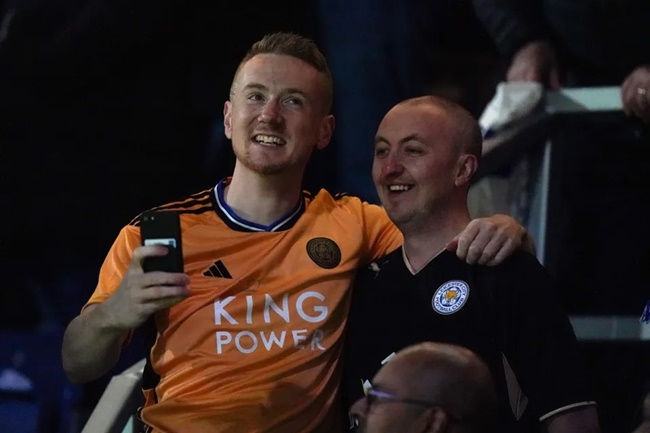 Ảnh bài viết Leicester trở lại Premier League, buổi tiệc diễn ra xuyên đêm