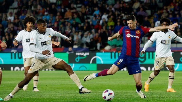 Ảnh bài viết Hat-trick của Lewandowski giúp Barca ngược dòng hạ Bầy dơi