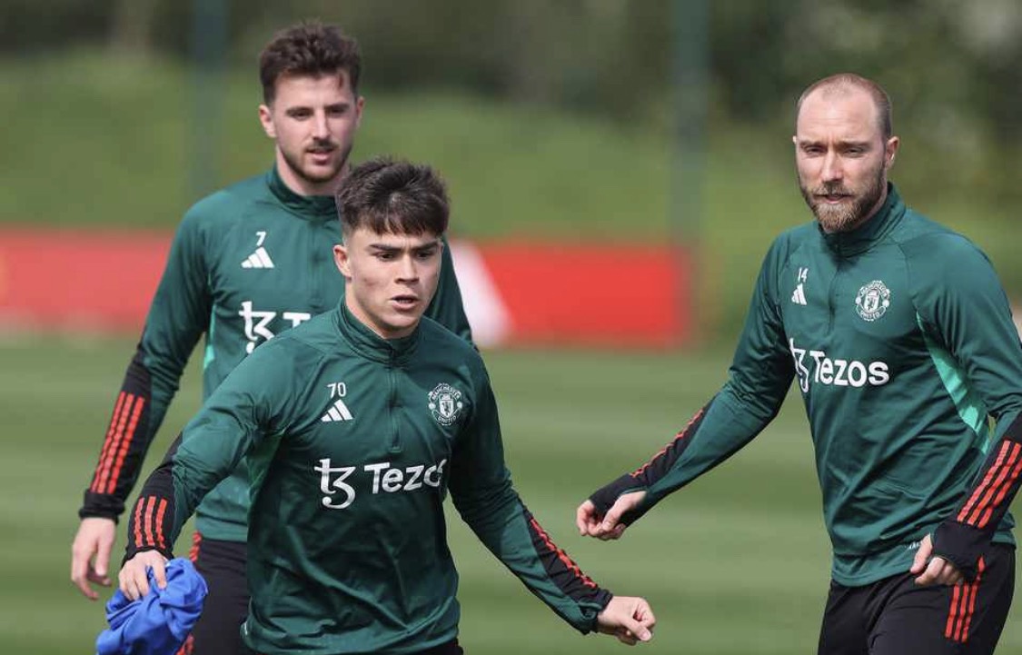 Ảnh bài viết Cầu thủ bị lãng quên xuất hiện trên sân tập Man Utd