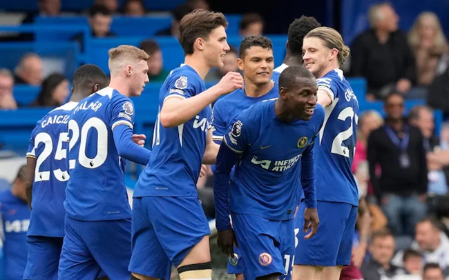 Chelsea trỗi dậy từ sự hỗn loạn