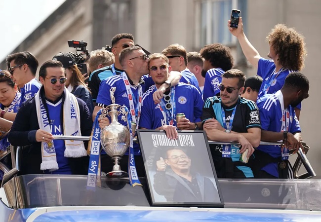 Jamie Vardy nổi bật trong lễ diễu hành chức vô địch