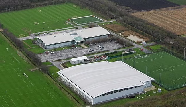 Man United đại tu sân tập Carrington