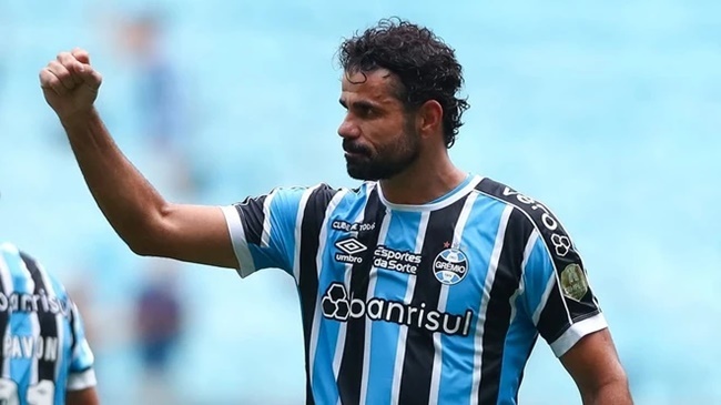 Hành động điểm 10 của Diego Costa