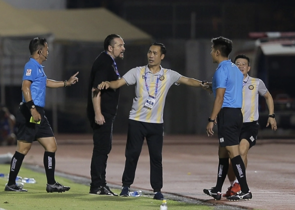 Ảnh bài viết Bỏ họp báo, HLV Popov đối mặt án phạt nặng 