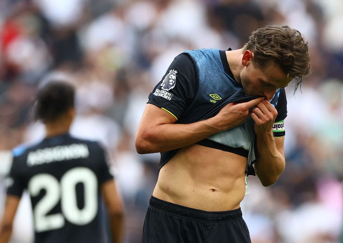 CHÍNH THỨC! Đội bóng thứ 2 rớt hạng Premier League mùa này