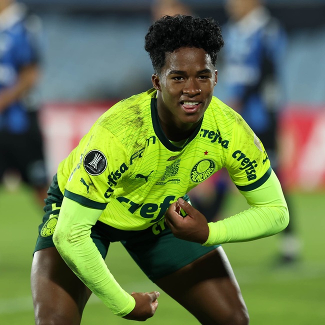 Ảnh bài viết Endrick giả khỉ đáp trả CĐV