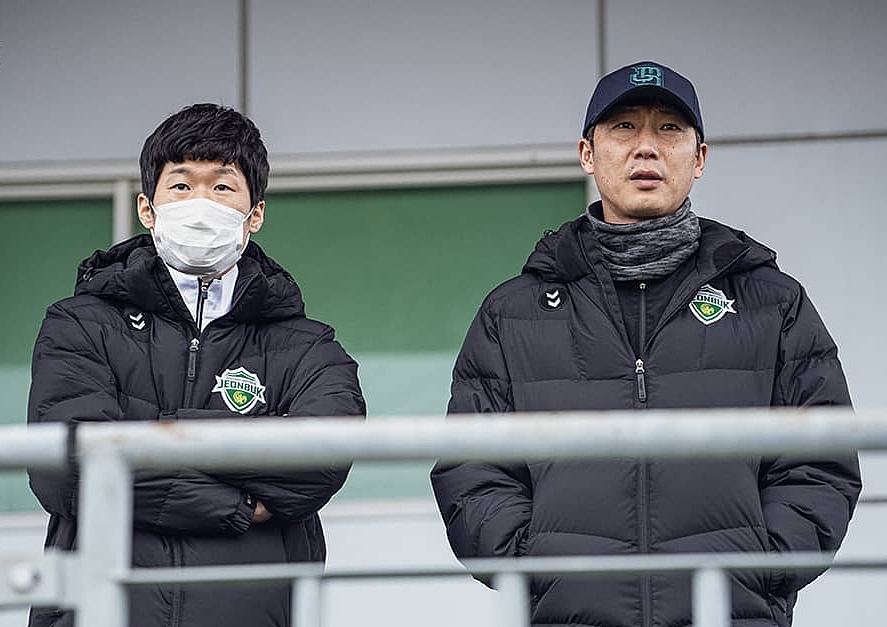 Tiết lộ mối quan hệ giữa HLV Kim Sang-sik với cựu cầu thủ Man United