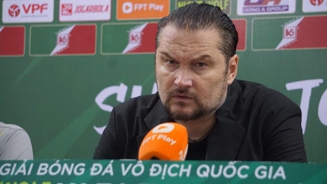 Ảnh bài viết Ông Popov không nói gì, HLV Huỳnh Đức chỉ trích ban trọng tài