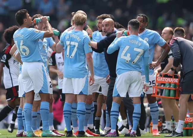 CĐV Arsenal chơi xấu Man City