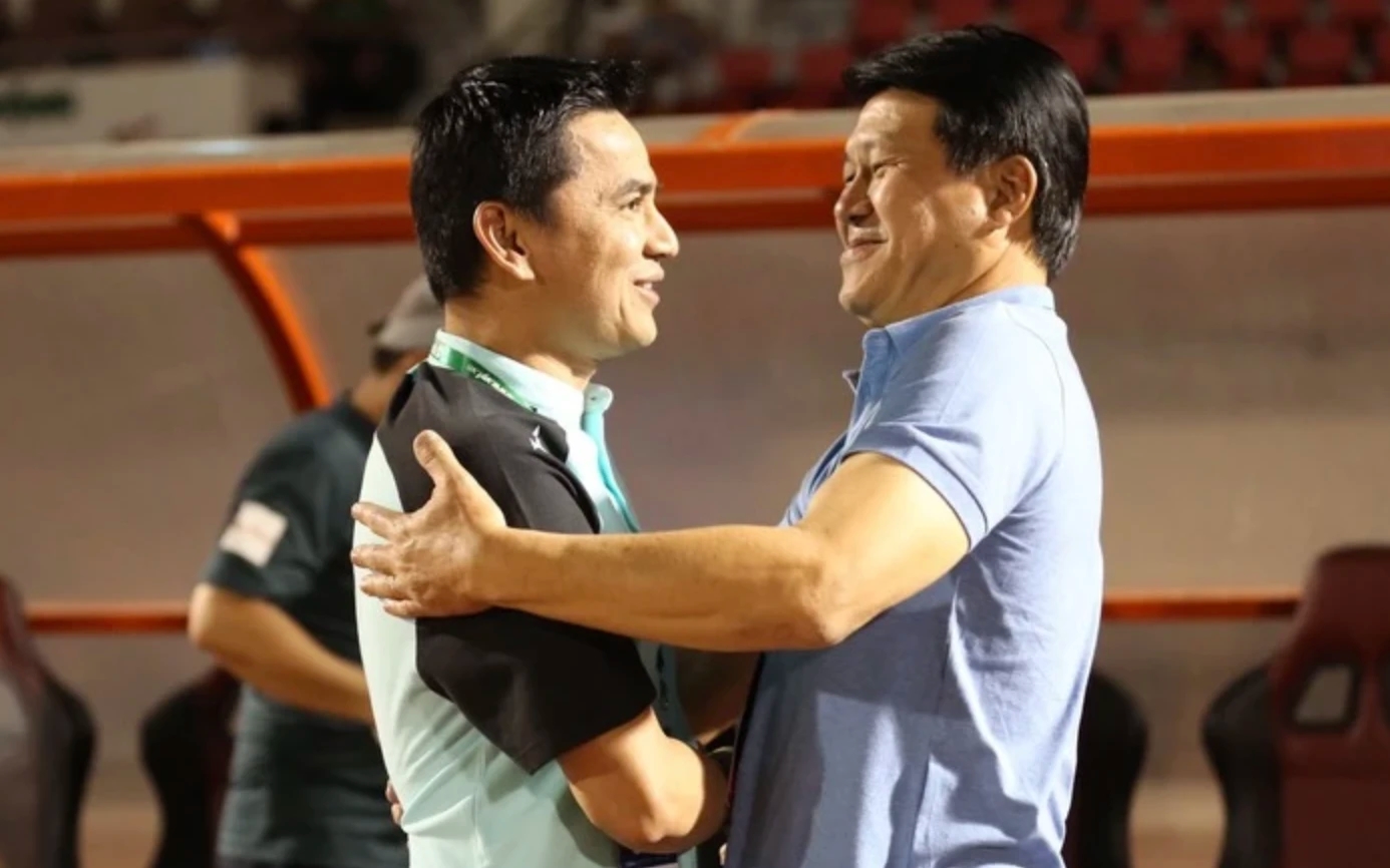 Ảnh bài viết Chia tay Kiatisuk Senamuang, CAHN bổ nhiệm HLV Vũ Tiến Thành?