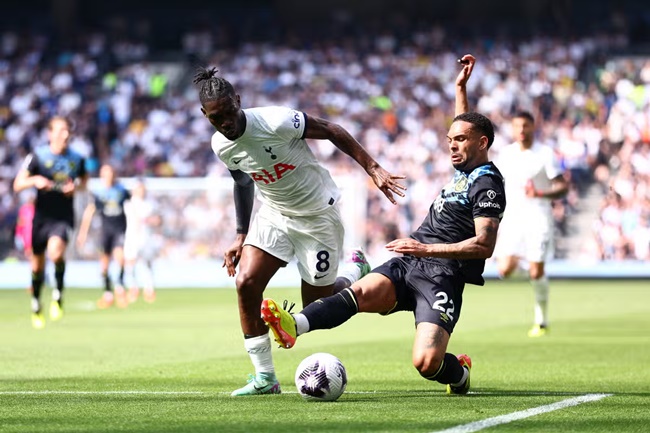 Đòn giáng vào Tottenham khiến Arsenal lo sốt vó