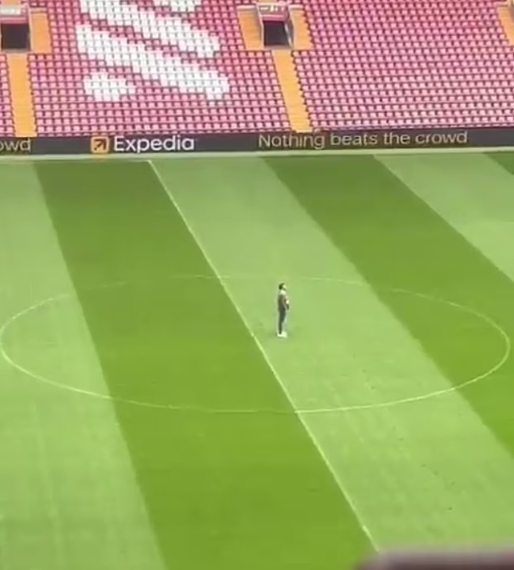 Khoảnh khắc xúc động của Klopp tại Anfield 