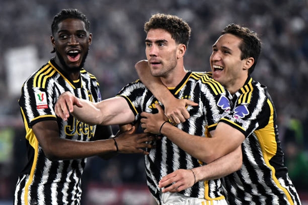 Vlahovic tỏa sáng giúp Juventus vô địch Coppa Italia