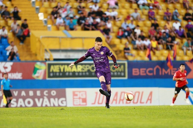 Ảnh bài viết Nguyễn Filip chơi nghiệp dư khiến CAHN thảm bại; Thanh Hóa thắng đậm Quảng Nam