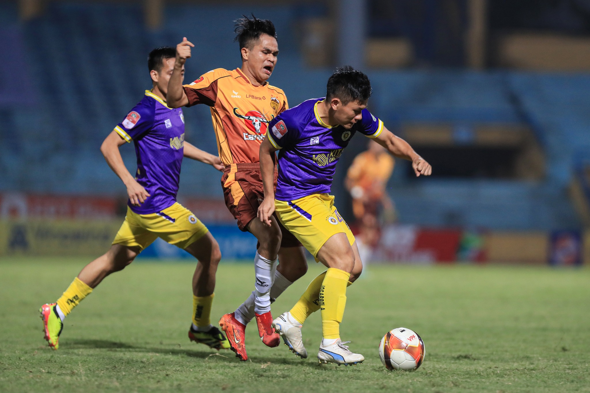 Ảnh bài viết HAGL bị tố chơi bạo lực, HLV Hà Nội nói gì?