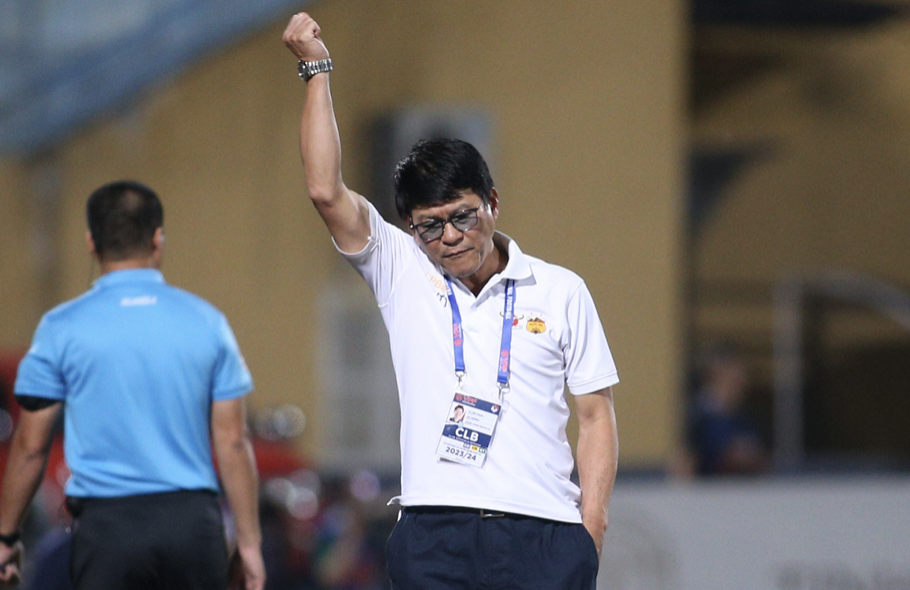Ảnh bài viết HLV Vũ Tiến Thành: "Hà Nội FC câu giờ, đánh nguội cầu thủ HAGL"
