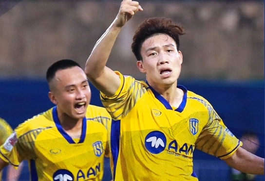 Ảnh bài viết Ngược dòng trong 2 phút, SLNA giành 3 điểm ở trận chung kết ngược