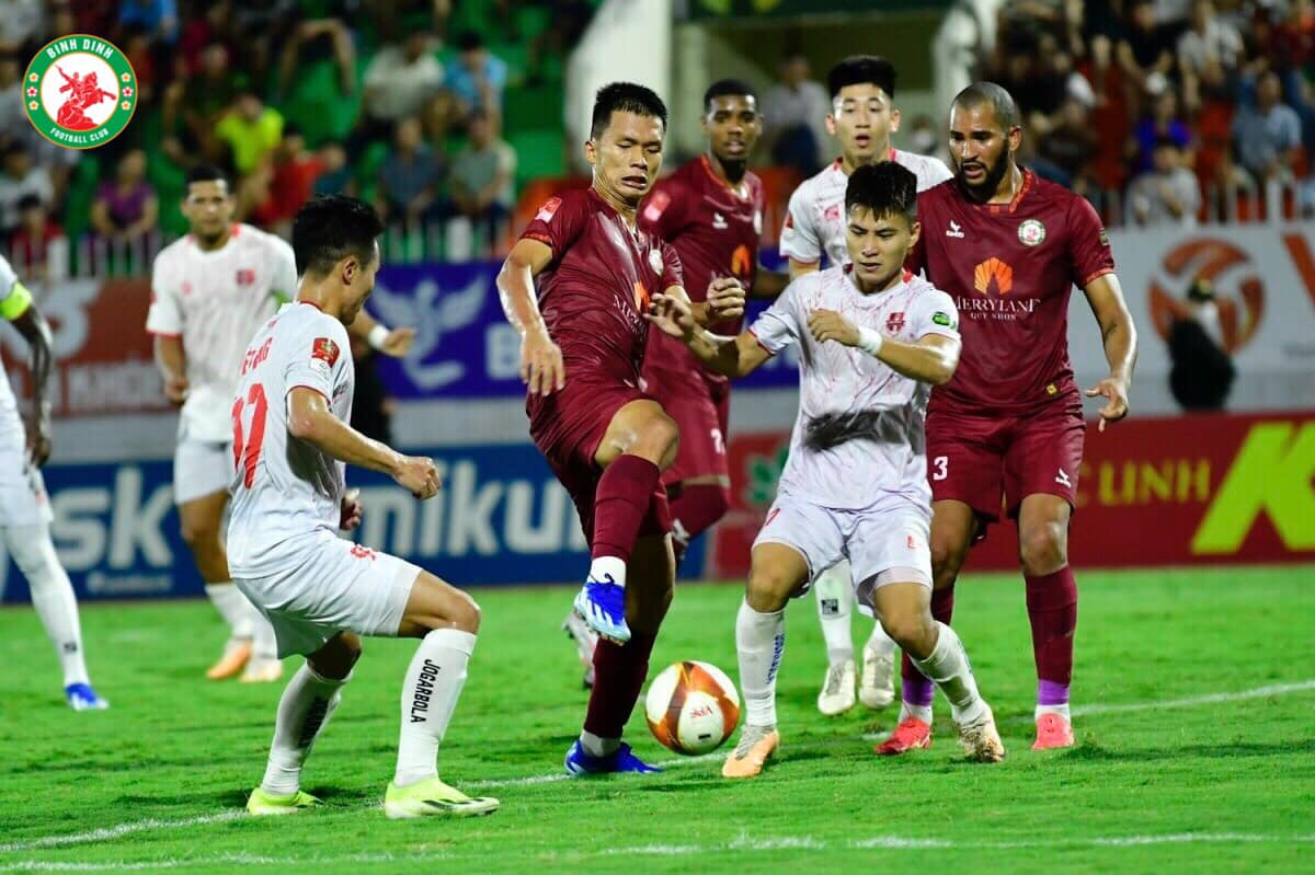 Ảnh bài viết "Chúng tôi là đội trung bình yếu ở V-League, phải biết thân biết phận"