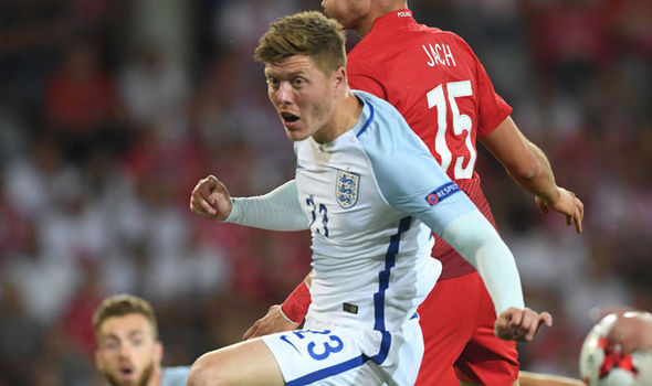 Tuyển Anh chính thức mất sao trẻ ở hàng thủ do chấn thương trước thềm World Cup - Bóng Đá