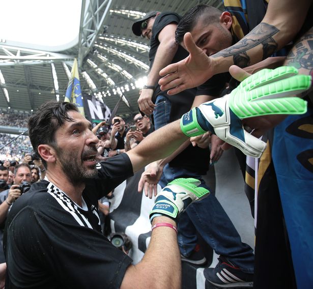 Những hình ảnh đầy cảm xúc của Buffon ở trận đấu cuối cùng trong màu áo Juventus: tạm biệt Gigi! - Bóng Đá