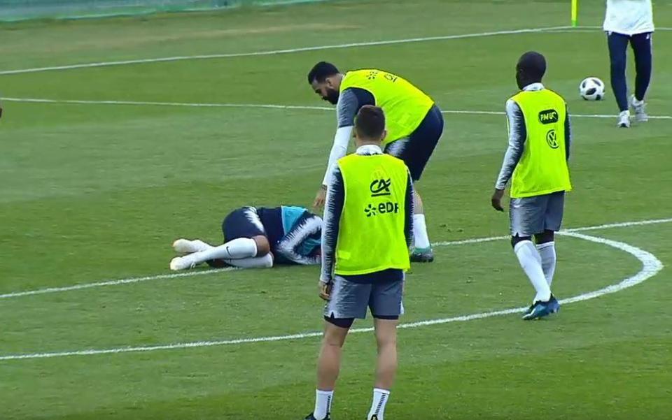 Nóng: Kylian Mbappe chấn thương trước thềm World Cup 2 ngày - Bóng Đá