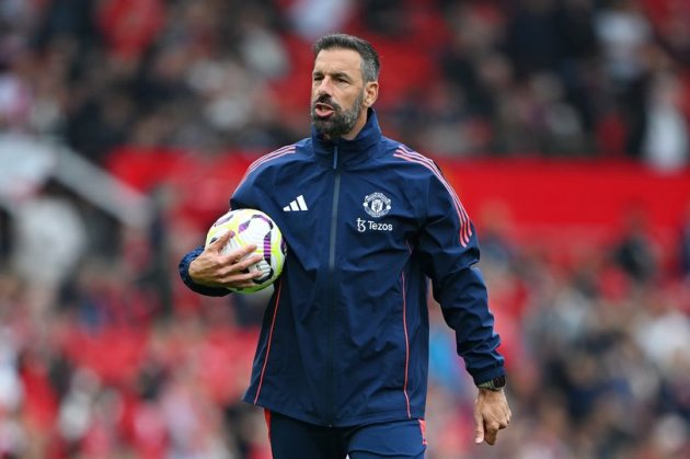 Ảnh bài viết Mục tiêu 70 triệu của M.U khen Van Nistelrooy hết lời