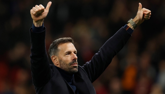 Sheringham ủng hộ quyết định loại Van Nistelrooy của Amorim