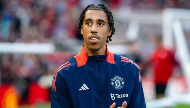 Ảnh bài viết Leny Yoro nhắc tên Mainoo - Amad Diallo, gửi thông điệp khiến fan MU phấn khích