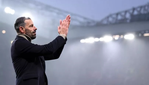 Van Nistelrooy khiến NHM Coventry City dậy sóng