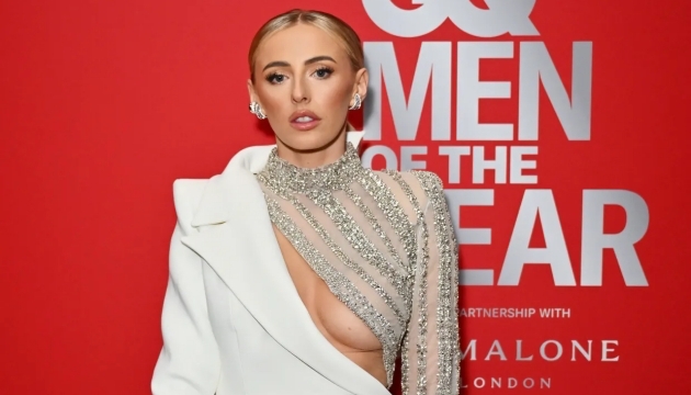 Diện đồ táo bạo, sao nữ tuyển Anh Chloe Kelly lộng lẫy tại GQ Men of the Year